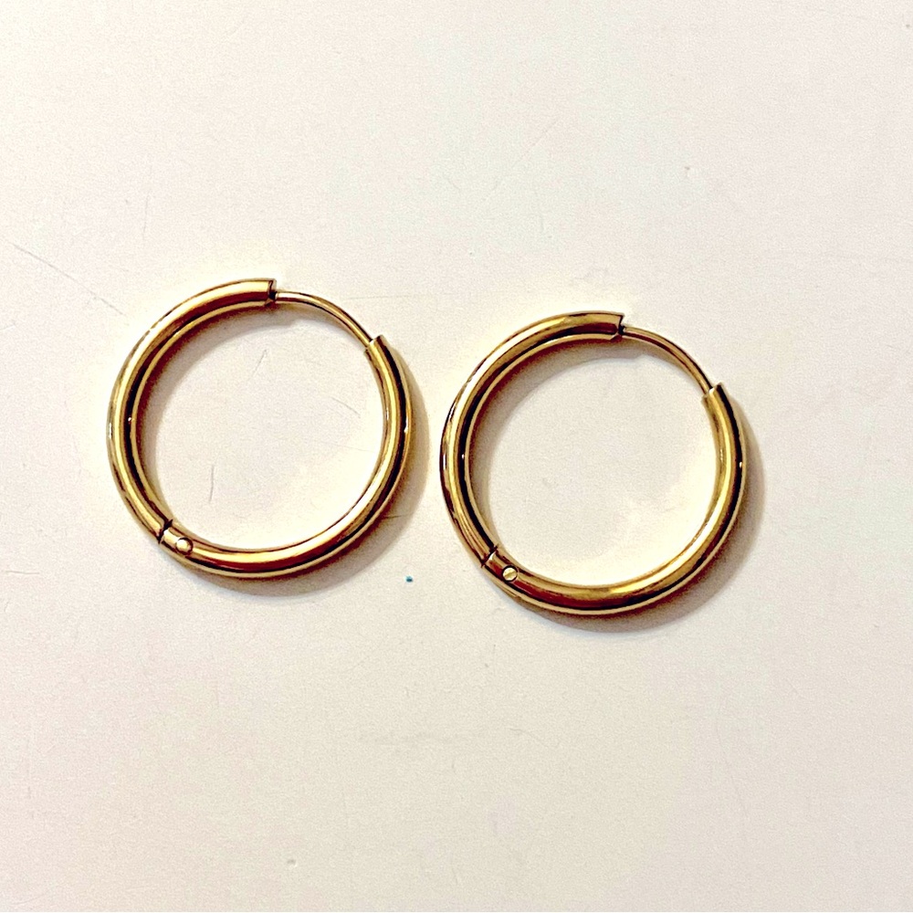 NEW Gold Tone Classic Hoop Earrings, 0.75”